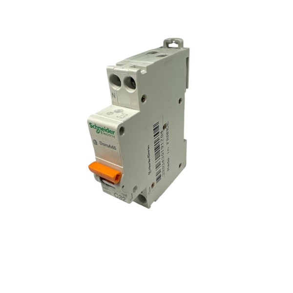 Schneider DOMA45C32 1p+n 32a 4.5kw c 1 module circuit breaker